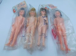 LOT 1 4 DRESS ME DOLLS VIEW A